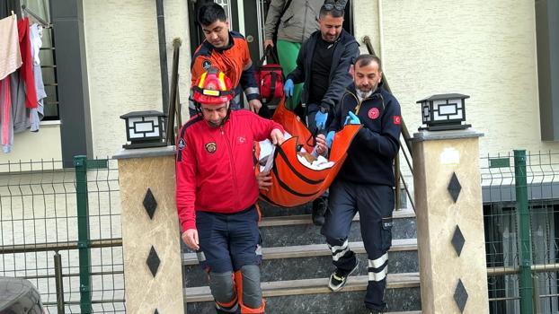 Avcılar'da haber alınamayan 89 yaşındaki kadına kapı kırılarak ulaşıldı
