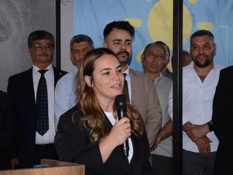 Serik'te İYİ Parti'ye katılanlara rozet