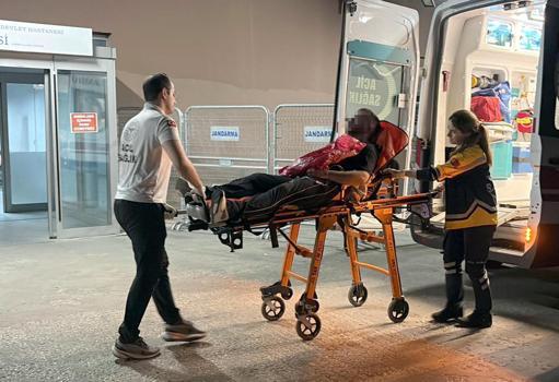Alkollü kişi sokak ortasında darbedildi; 2 gözaltı
