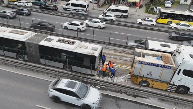Avcılar'da metrobüste yangın