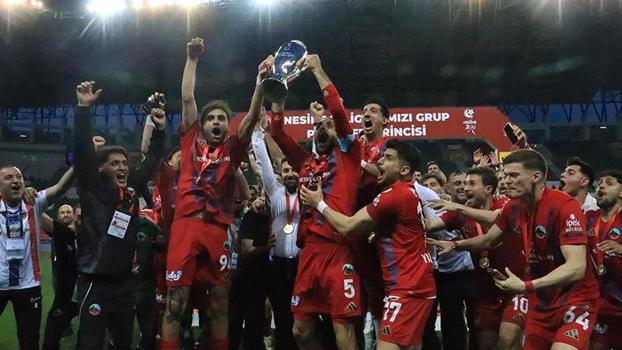 Mardin 1969 Spor’a şampiyonluk seremonisi