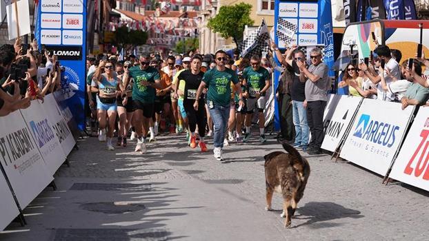 Çeşme Yarı Maratonu 5K gün batımı koşusuyla başladı
