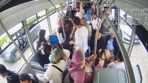 Sakarya’da otobüste fenalaşan yolcu hastaneye yetiştirildi