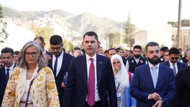 Bakan Kurum, mevkidaşlarına asrın inşa seferberliği’ni Hatay sokaklarında anlattı