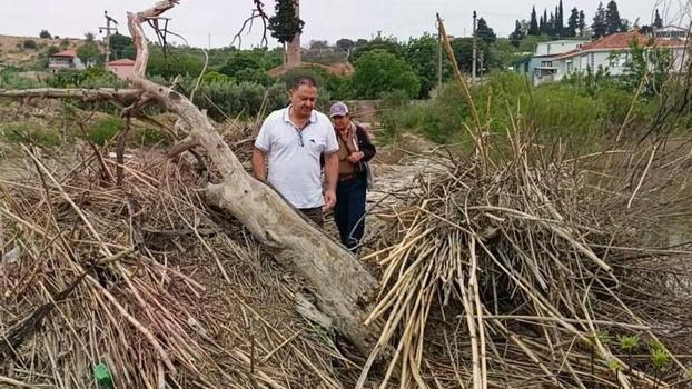 Tarihi Taşköprü'nün üzeri yine atıklarla kaplandı