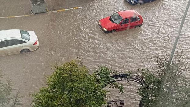 Çankırı'da sağanak yağış hayatı olumsuz etkiledi