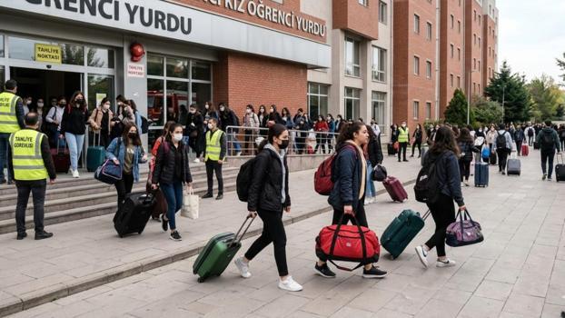 Temizlik malzemelerinin bulunduğu dolap devrildi, yurt tahliye edildi