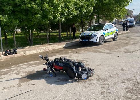 Otomobil ile motosiklet çarpıştı: 1'i ağır 5 yaralı