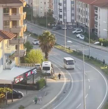 Trafikte geri geri giden minibüsün sürücüsüne 20 bin TL ceza