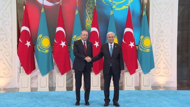 Cumhurbaşkanı Erdoğan, Kazakistan Cumhurbaşkanı Tokayev ile bir araya geldi