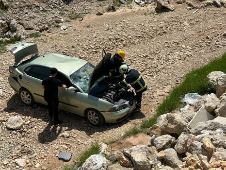 Mardin'de uçuruma yuvarlanan otomobilin sürücüsü yaralandı