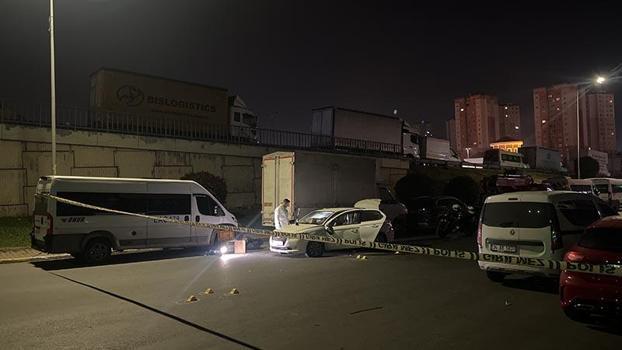 Küçükçekmece'de polisin 'dur' ihtarına uymayan şüpheliler kaçarken kaza yaptı: 1 polis yaralandı, 2 gözaltı