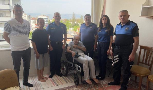 Emekli polise, meslektaşlarından anlamlı destek