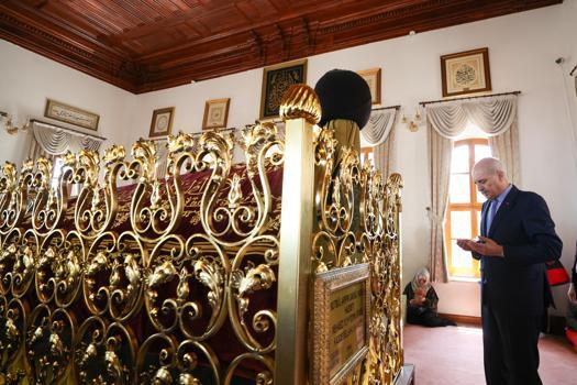 TBMM Başkanı Kurtulmuş, Bursa'da türbeleri ziyaret etti