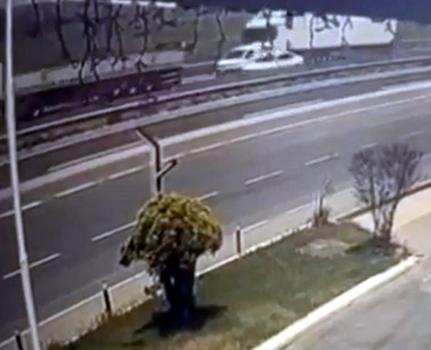 Tekirdağ'da 3 aracın karıştığı zincirleme kaza kamerada, sürücü yaralı