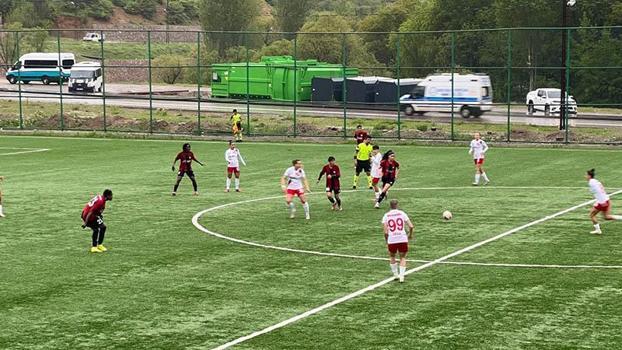 Yüksekova Spor Kadın Futbol Takımı evinde kazandı: 3-1