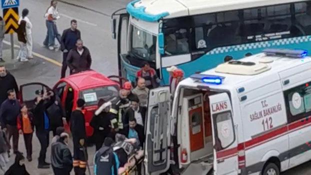 Erzurum’da halk otobüsü ile otomobil çarpıştı: 5 yaralı