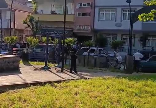 Sokak ortasında tabanca ile vurulan kadın, berber dükkanına sığındı