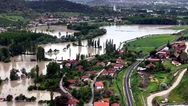 Tokat'ta sağanak sonrası su altında kalan tarım arazileri dronla görüntülendi