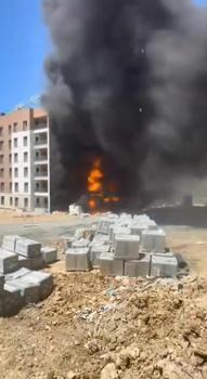 Arnavutköy'de şantiyede başlayan yangın inşaatın dış cephesine sıçradı