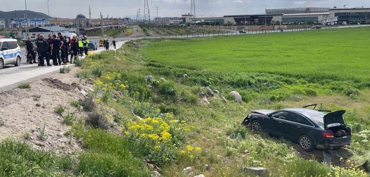 Polisin ‘dur’ ihtarına uymayan sürücünün otomobili şarampole yuvarlandı