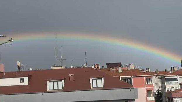 İstanbul'da yağışın ardından gökkuşağı sürprizi