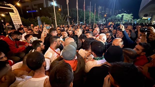 Kocaelispor'u yenmesi yetmedi; Antalyaspor küme düştü, taraftarlar başkana tepki gösterdi