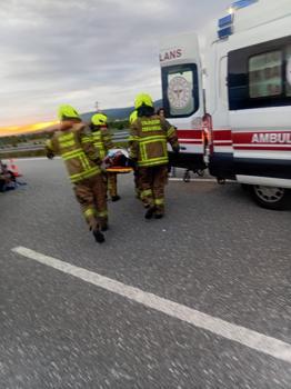 Yolcu otobüsü refüje çarpıp devrildi: 36 yaralı