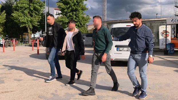 Halı sahada ‘faul’ nedeniyle tartıştığı kişiyi 3 ay sonra bıçaklayan şüpheli ile ağabeyi yakalandı