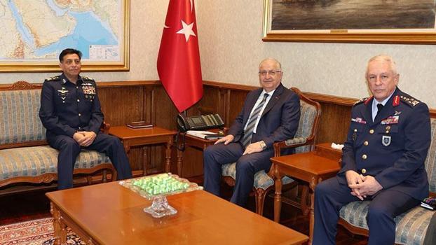 Bakan Güler, Pakistan Hava Kuvvetleri Komutanı Orgeneral Sidhu'yu kabul etti