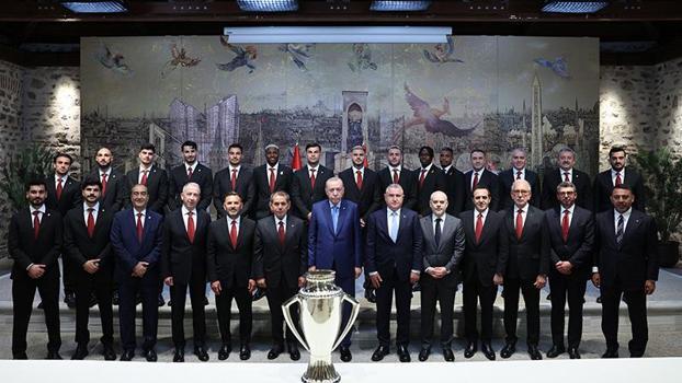 Cumhurbaşkanı Erdoğan, Süper Lig şampiyonu Galatasaray’ı kabul etti