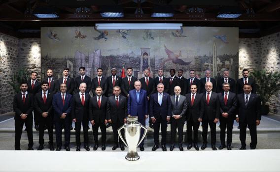 Cumhurbaşkanı Erdoğan, Süper Lig şampiyonu Galatasaray'ı kabul etti