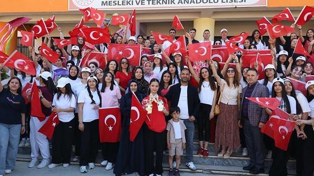 Avrupa Şampiyonu Nehir’e Turgutlu’da coşkulu karşılama