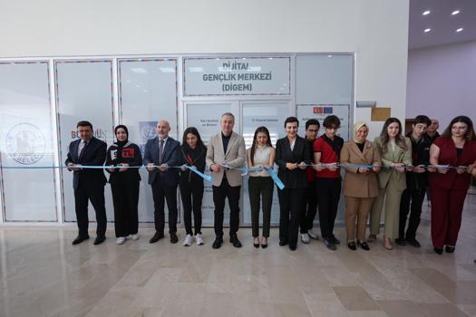 Sivas'ta Dijital Gençlik Merkezi'nin açılışı yapıldı
