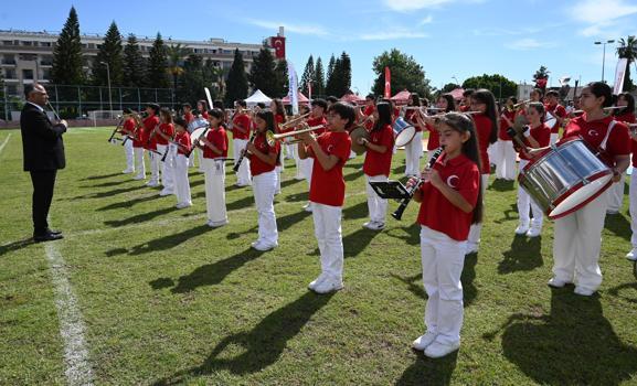 Kemer'de Gençlik ve Spor Bayramı kutlandı