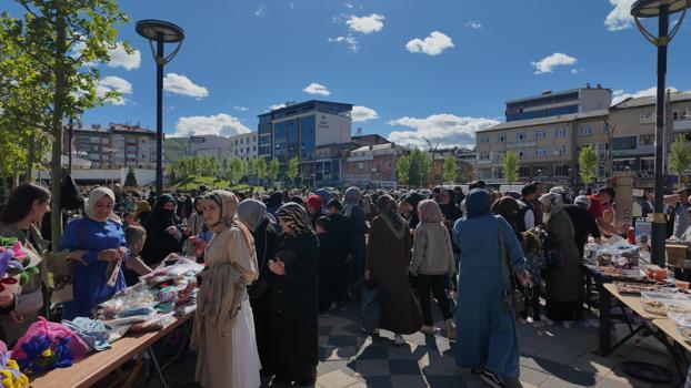 SMA hastası Efrayim için kent meydanında kermes düzenlendi