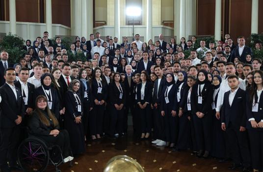 Cumhurbaşkanı Erdoğan: Gençlerimizle kol kola, omuz omuza yürümeyi sürdüreceğiz// Ek fotoğraflar