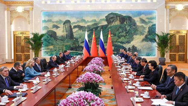 Rusya Devlet Başkanı Putin, Çin’de resmi törenle karşılandı