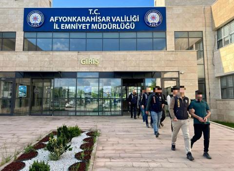 Dolandırıcılık operasyonuna 5 tutuklama