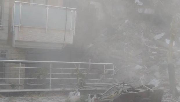 Avcılar'da yıkımda yan bina hasar gördü; makineye bağlı hasta saatlerce oksijensiz kaldı