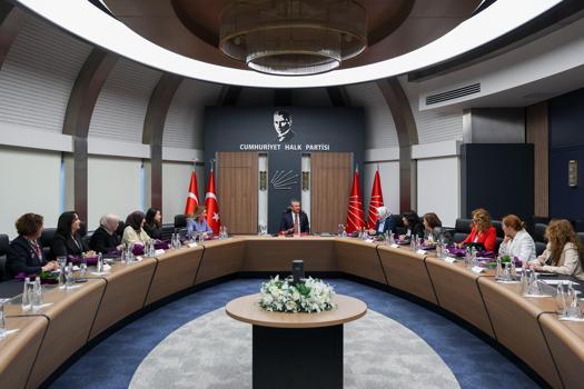 Özgür Özel, bazı siyasi partilerin kadın yöneticileriyle görüştü
