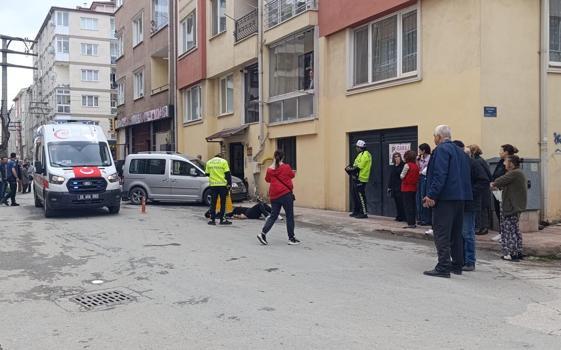 Hafif ticari araç, 3 yayaya çarptı