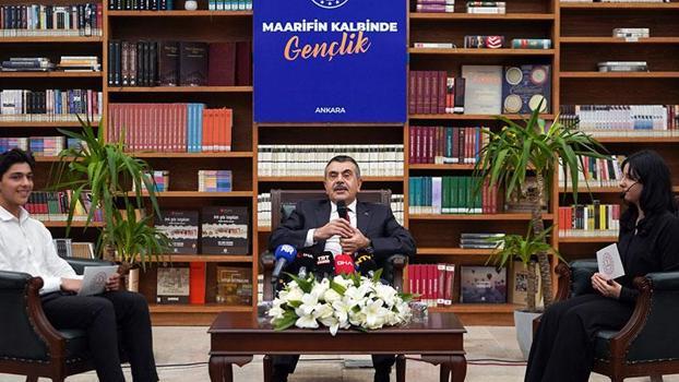 Bakan Tekin, 'Maarifin Kalbinde Gençlik' programında öğrencilerle buluştu