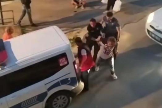 Kuşadası'nda araçlara zarar veren alkollü kişi gözaltına alındı