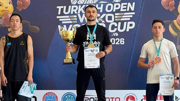15 yıl önce okul seçmelerinde başladığı kick boksta dünya şampiyonu oldu