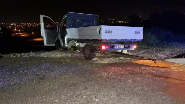 Kamyoneti şarampole uçan sürücü, alkol testini reddetti; 150 bin TL ceza kesildi