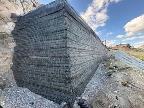 Büyükşehir Belediyesi, heyelan yaşanan mahallede ‘geoduvar’ yapımına başladı