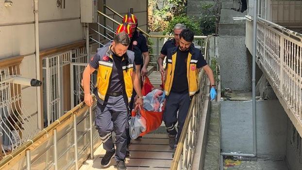 Avcılar'da evinde düşen 70 yaşındaki kadın sürünerek kapıya ulaştı, yardıma kızı ve ekipler koştu