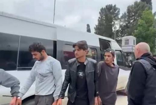 Otoyolda durdurulan minibüste 15 kaçak göçmen yakalandı