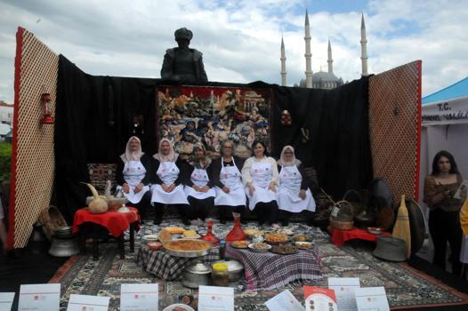 Edirne'de Türk Mutfağı Haftası, kurulan bayram sofrası ile başladı